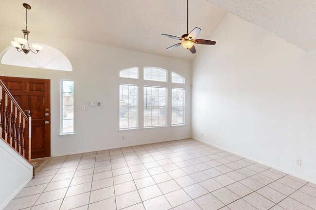 Building Photo - Beautiful 4 bedroom, 2 bath home in Northeast El Paso!