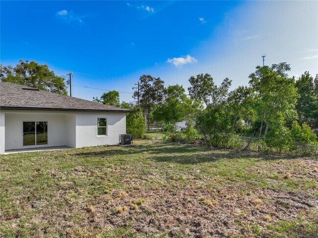 Building Photo - 356 W 4th St