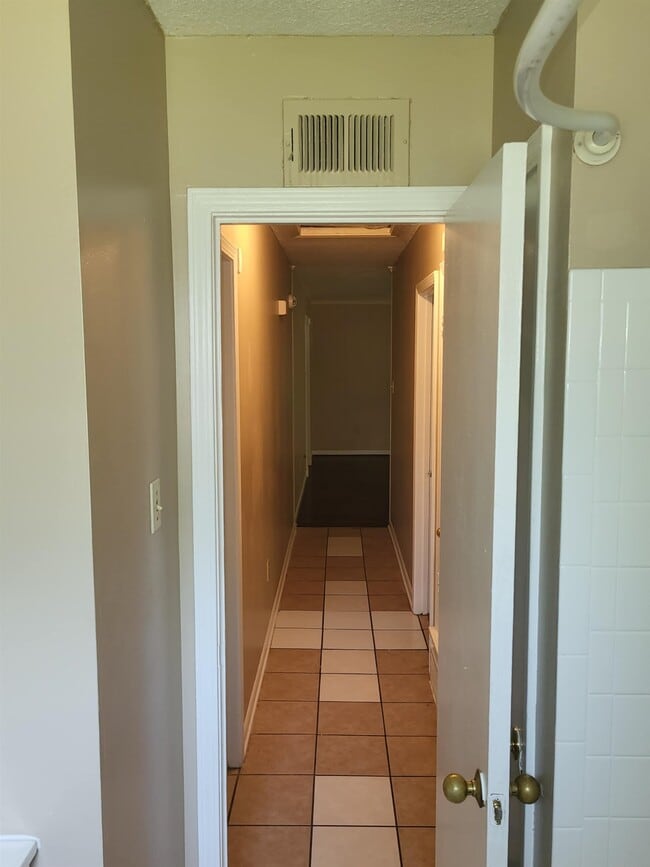 Building Photo - 4136 Raintree Cove