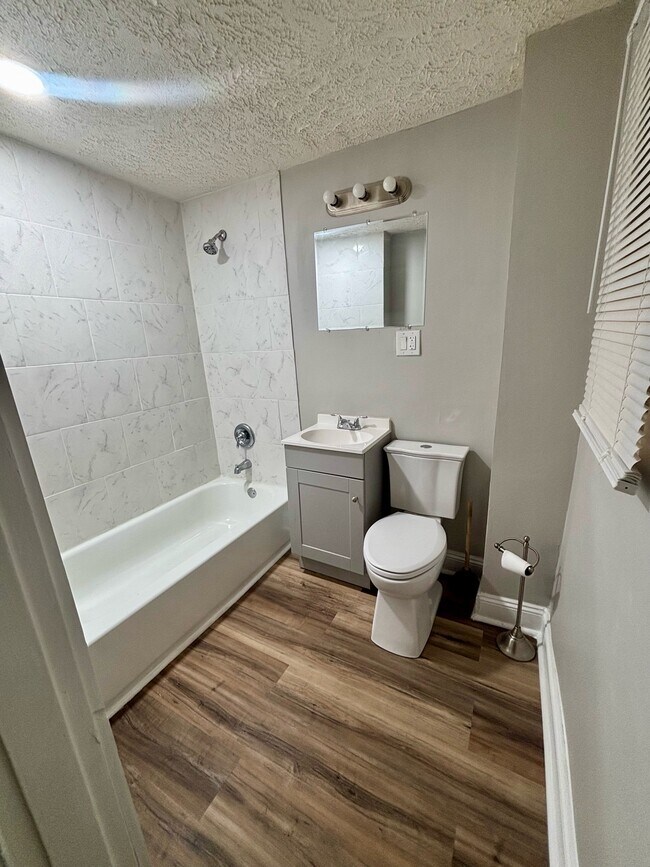 Building Photo - 1015 Sale Ave