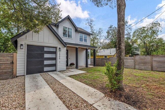 Building Photo - 2405 E 11th St