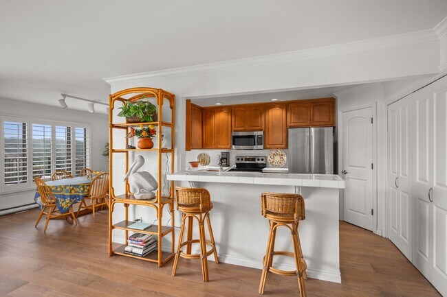 Building Photo - Luxurious 2 Bedroom, 2 Bathroom Condo for Rent