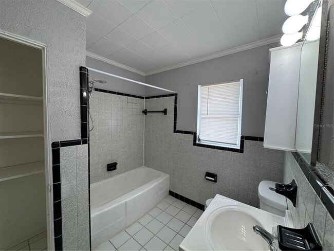 Building Photo - 218 W 4th St