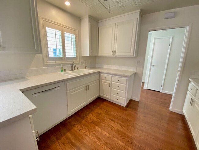 Building Photo - Updated property with luxury Appliances in a prime location in Livermore