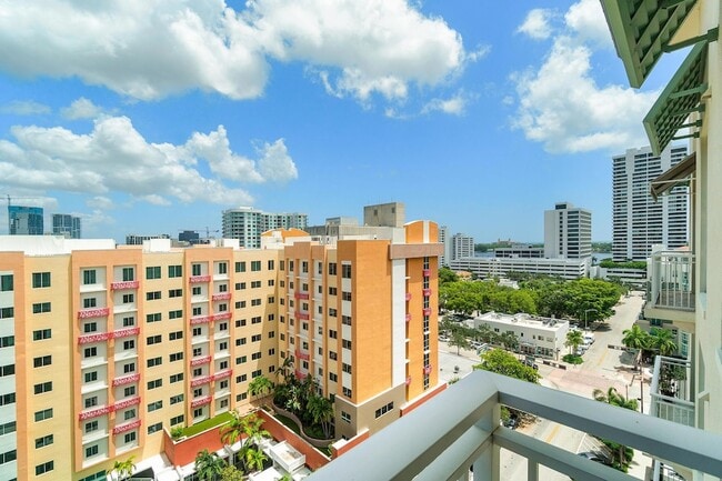 Building Photo - 480 Hibiscus St