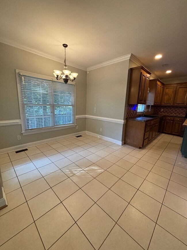 Building Photo - 522 Saint Helene Ct