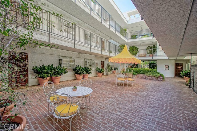 Building Photo - 4950 Louise Ave