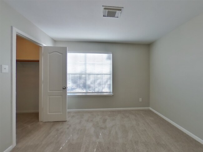 Building Photo - 1910 Flycaster Dr