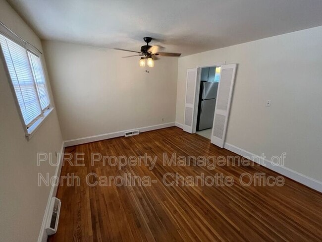 Building Photo - 1932 Sandhurst Dr