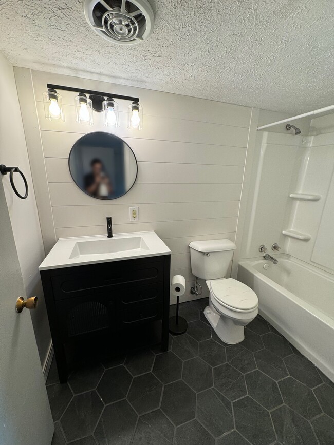 Building Photo - 120 S 38th Ave