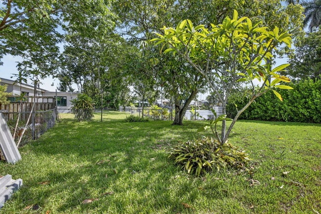 Building Photo - 4329 SW 49th Ct