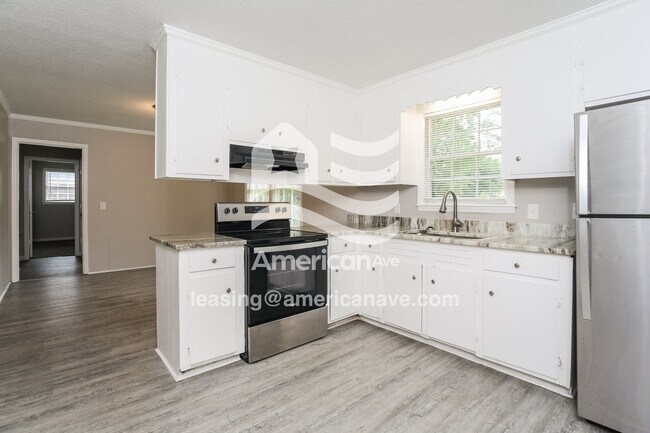 Building Photo - 108 Crestmore Dr