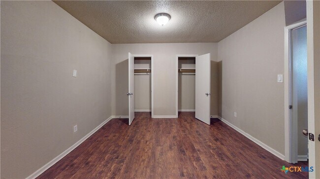 Building Photo - 915 S 15th St