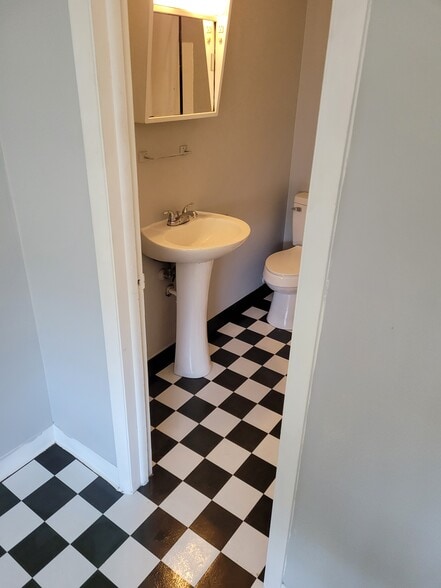 Full Bathroom off Bdrm - 358 E Duncan St