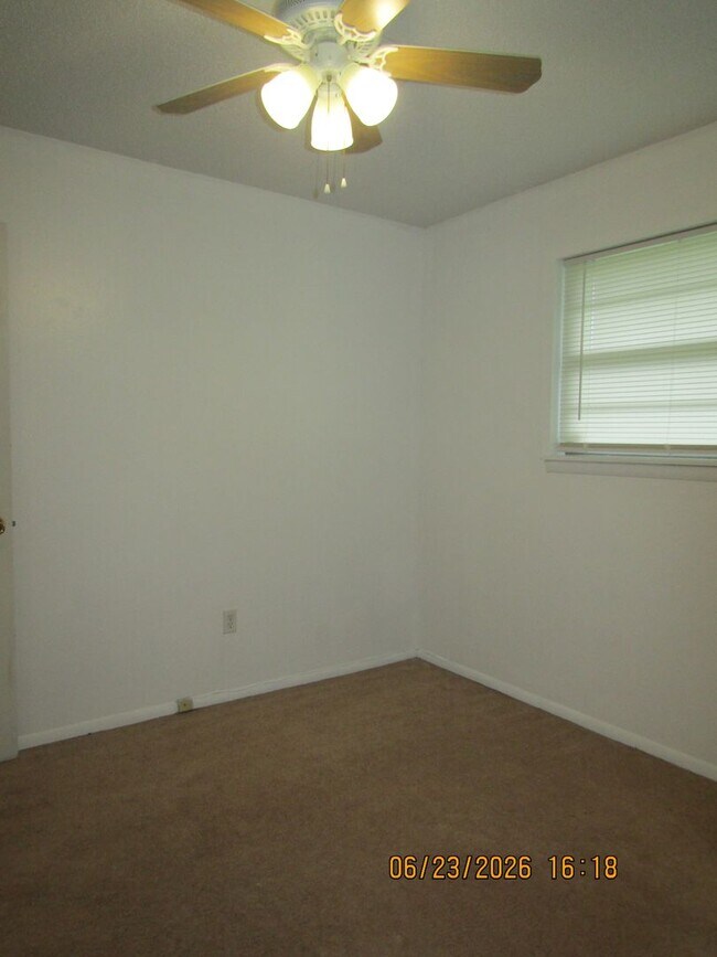 Building Photo - Very nice home located in the Pioneer Park Area! No Pet Home!