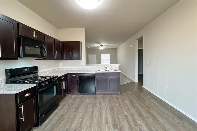 Building Photo - 4301 Driftwood Dr