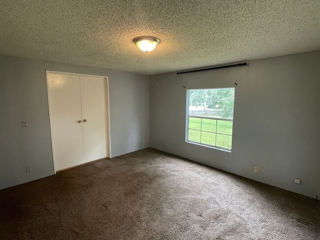 Building Photo - 3 BEDROOM LOCATED ON SHADED ACRE LOT
