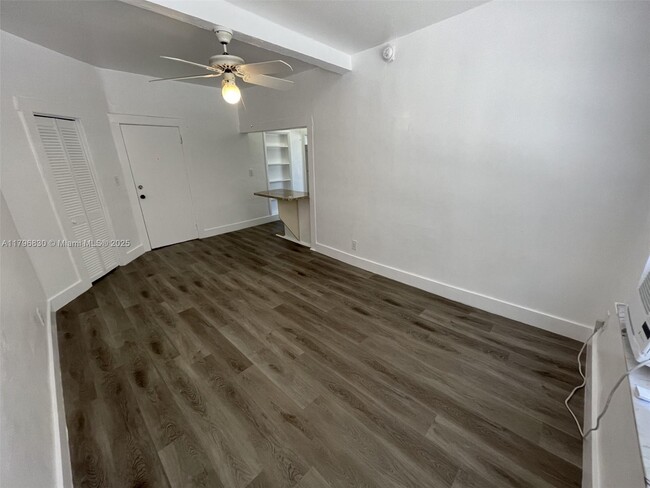 Building Photo - 3409 S Le Jeune Rd