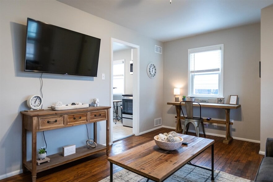 Desk for Work from Home Professionals - 903 N Gregory St