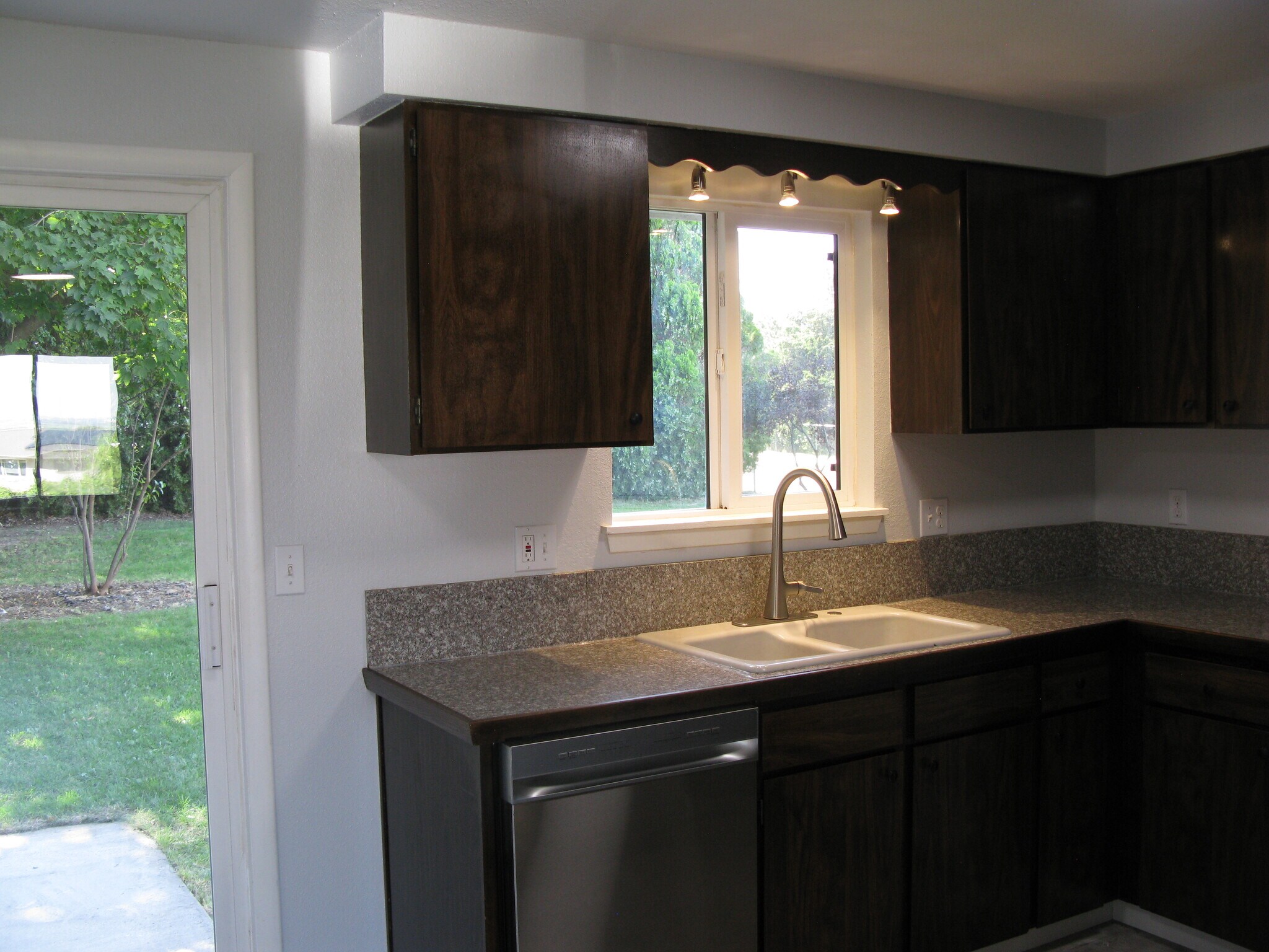 Building Photo - 20851 Sequoia Pl