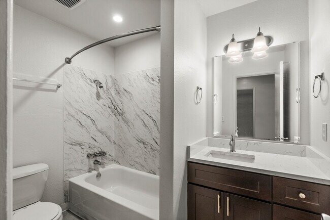2 Bed 1 Bath Deluxe - 820 Sq. Ft. - University Crossing Apartments