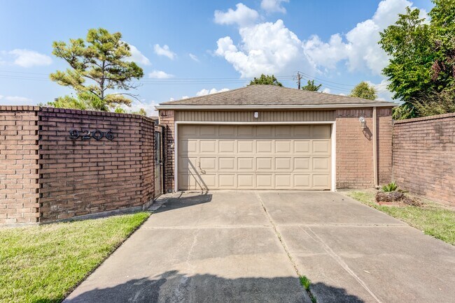 Primary Photo - 9206 Beringwood Dr