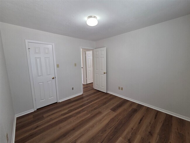 Building Photo - 17403 Canyon Knoll Dr