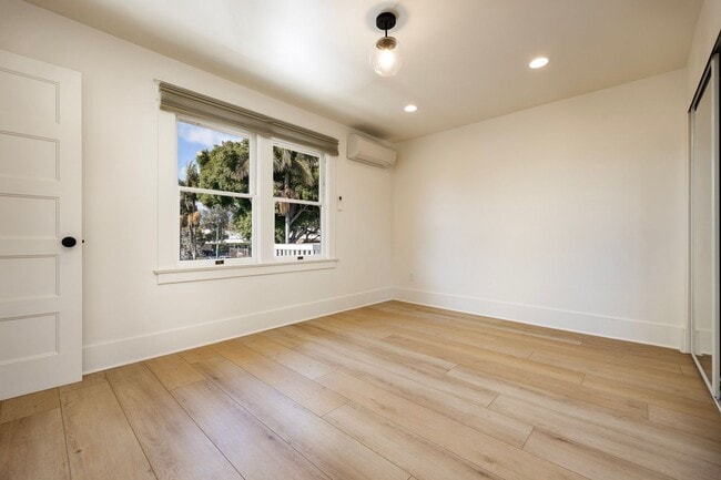 Building Photo - 3 Bed/2 Bath + Office Den - Downtown Santa Barbara