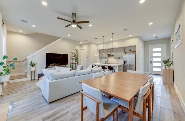 Building Photo - 704 Pinemont Cyn Ln