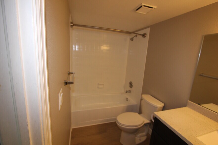 Building Photo - 1030 Magic Lamp Way