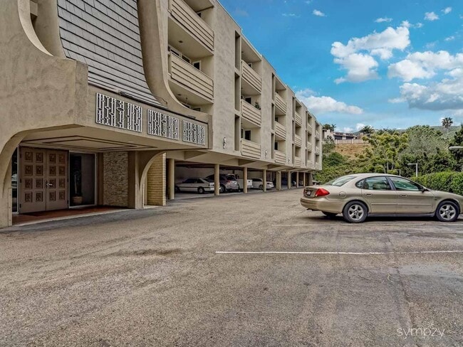 Building Photo - 2510 Torrey Pines Rd