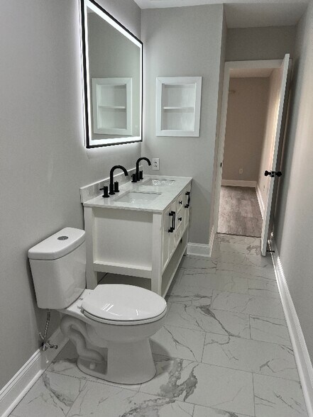 Building Photo - 108 Mallard Cove