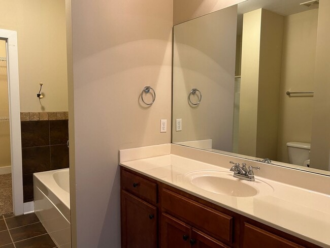 Building Photo - 122 Singapore Cir