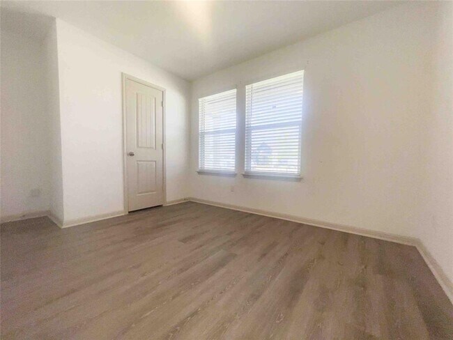 Building Photo - 116 Sweetwater Crk Ln