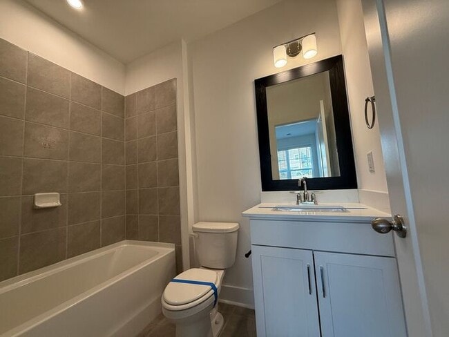 Building Photo - 3BR/3.5BA 3-Story Townhome w/ Quartz + W/D in Decatur