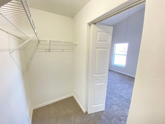 Building Photo - 132 Rose Hill Trail