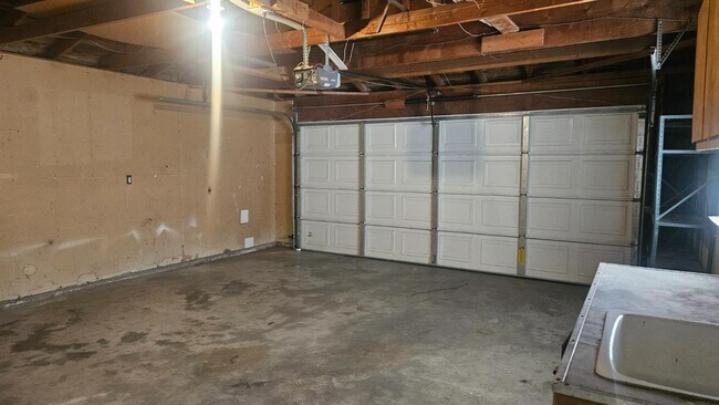 Building Photo - 3216 Renn Ave