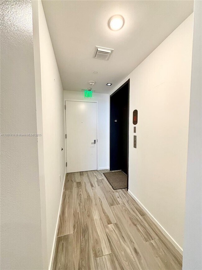 Building Photo - 801 S Miami Ave