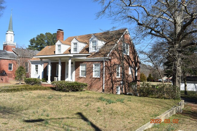 Primary Photo - Gorgeous Home in Downtown Lillington!