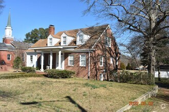 Building Photo - Gorgeous Home in Downtown Lillington!