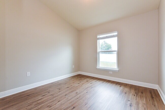 Building Photo - 1019 Longville Cir