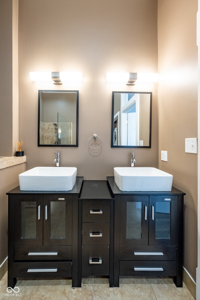 Building Photo - 12 E Washington St