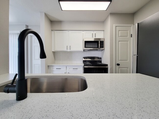 Building Photo - 12335 Antoine Dr