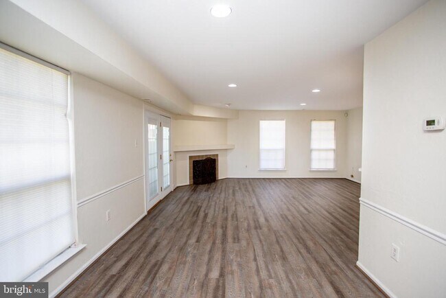 Building Photo - 1739 McNelis Dr