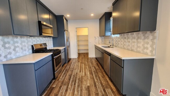 Building Photo - 1255 N Kingsley Dr