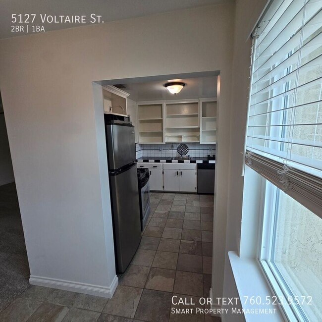 Building Photo - 5127 Voltaire St