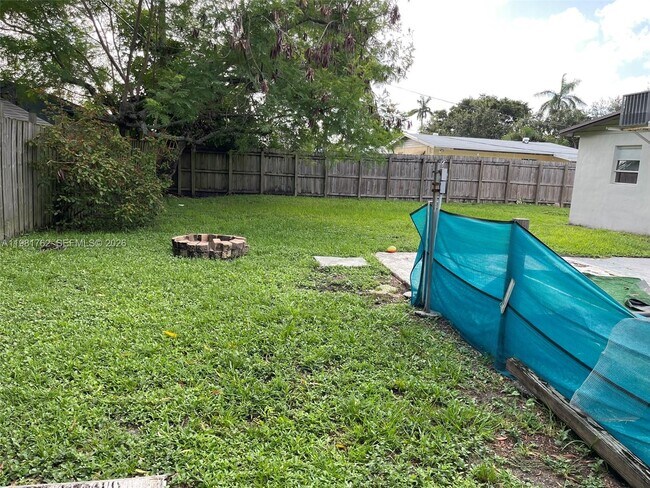 Building Photo - 5751 SW 38th Ct