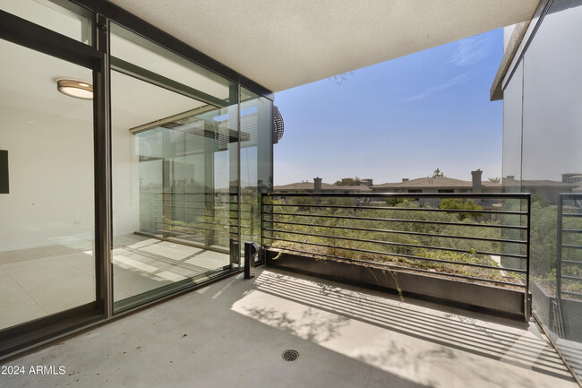 Building Photo - 7120 E Kierland Blvd