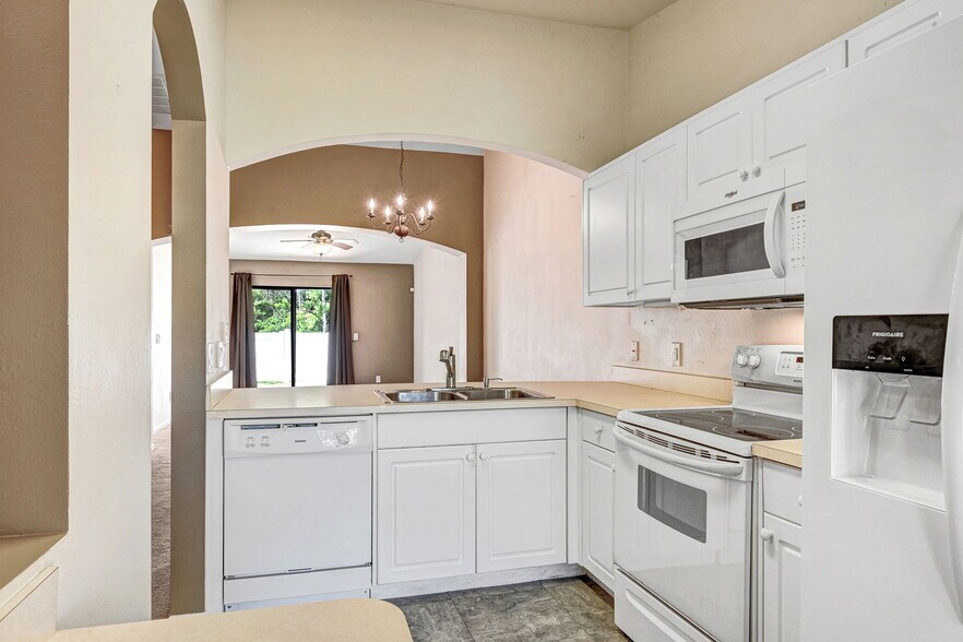 Kitchen w view to dining room / living room - 1140 Luminary Cir
