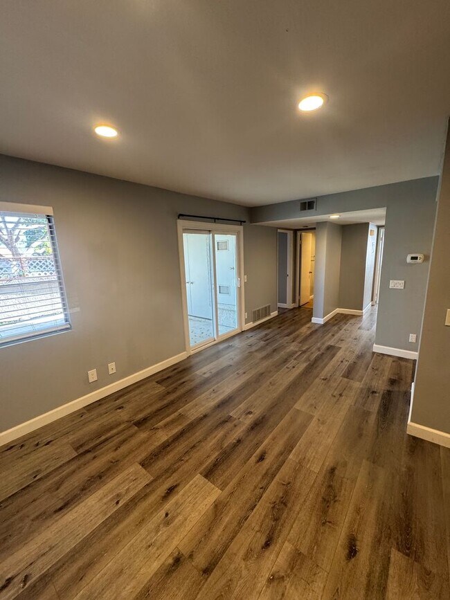 Building Photo - 25941 Montemar